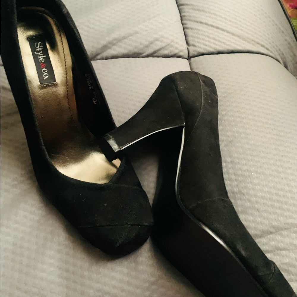 Macy's Brand Style & Co 4"  Size 6 Perfect for work or party’s